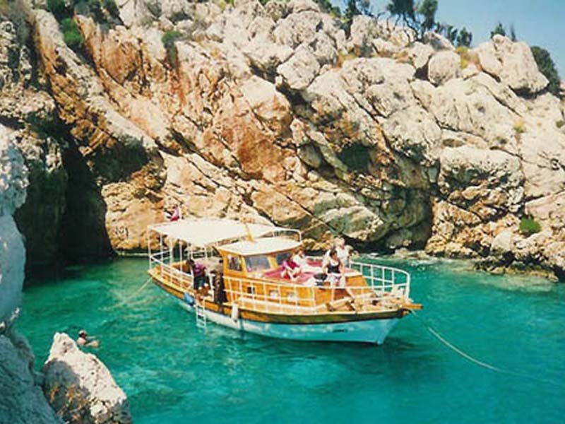 BOAT TRIP TO SUNKEN CITY OF KEKOVA